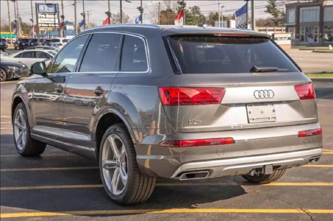 2019款奥迪Q7 3.0T 尊贵型 